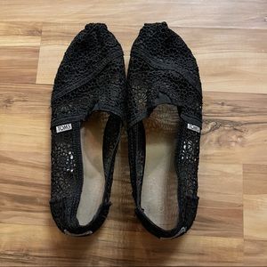 Toms black lace shoes size 10